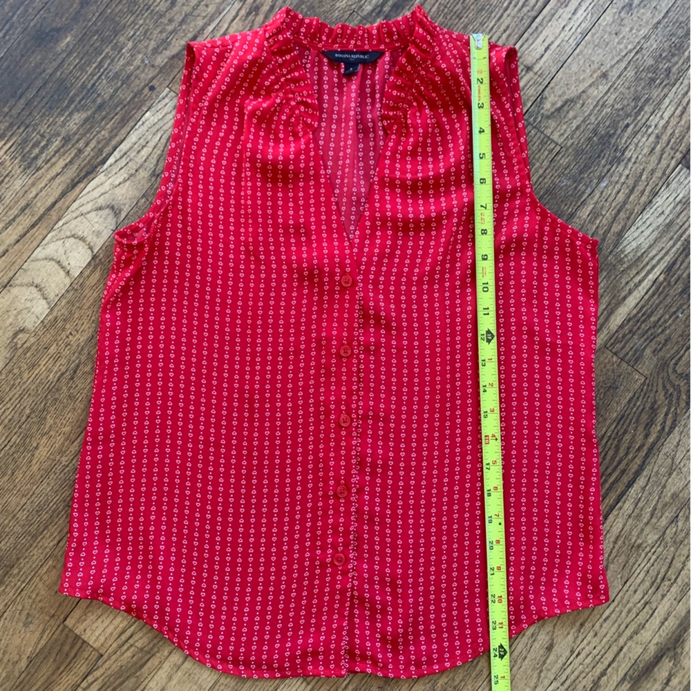 Perfect for Valentine’s Day! Adorable Red Banana Republic Blouse. - Picture 3 of 4
